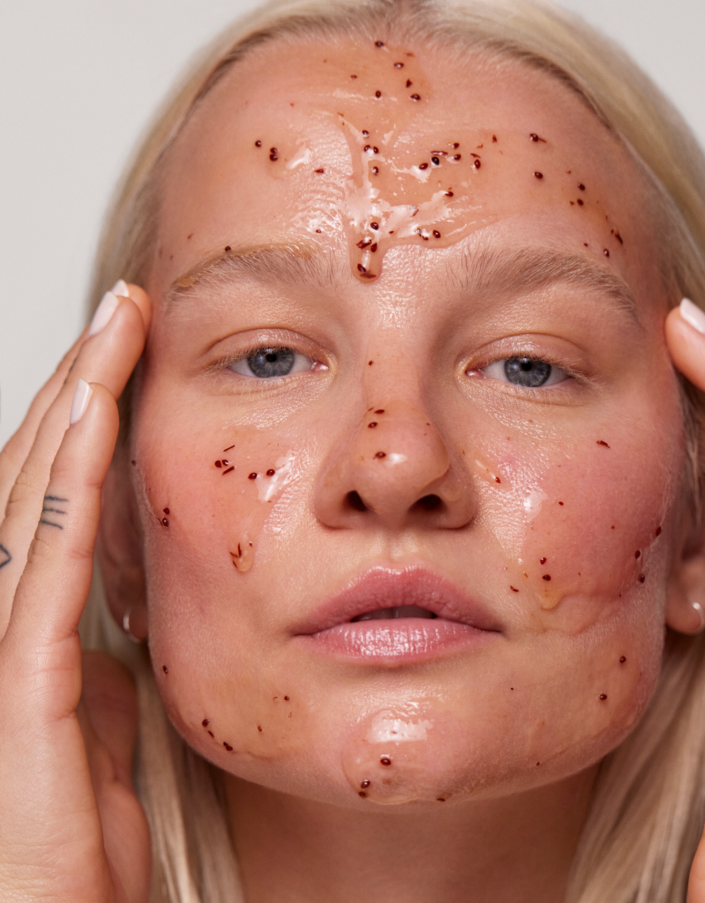 THE BUZZ Brightening Exfoliating Facial Treatment with AHA & BHA